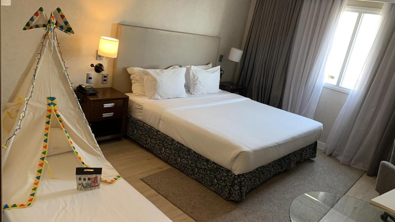 Radisson Alphaville Barueri Extérieur photo A bed