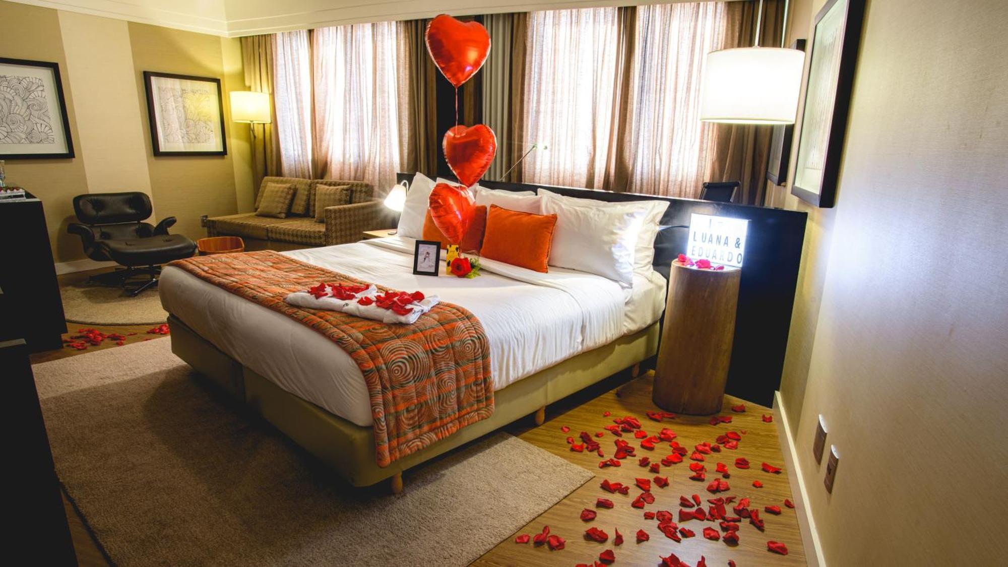 Radisson Alphaville Barueri Extérieur photo A bedroom decorated for Valentine's Day