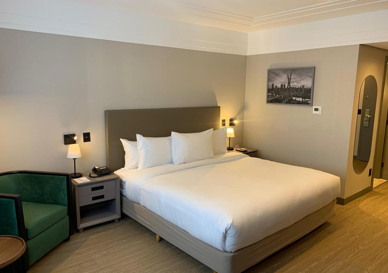 Radisson Alphaville Barueri Extérieur photo A room at the hotel