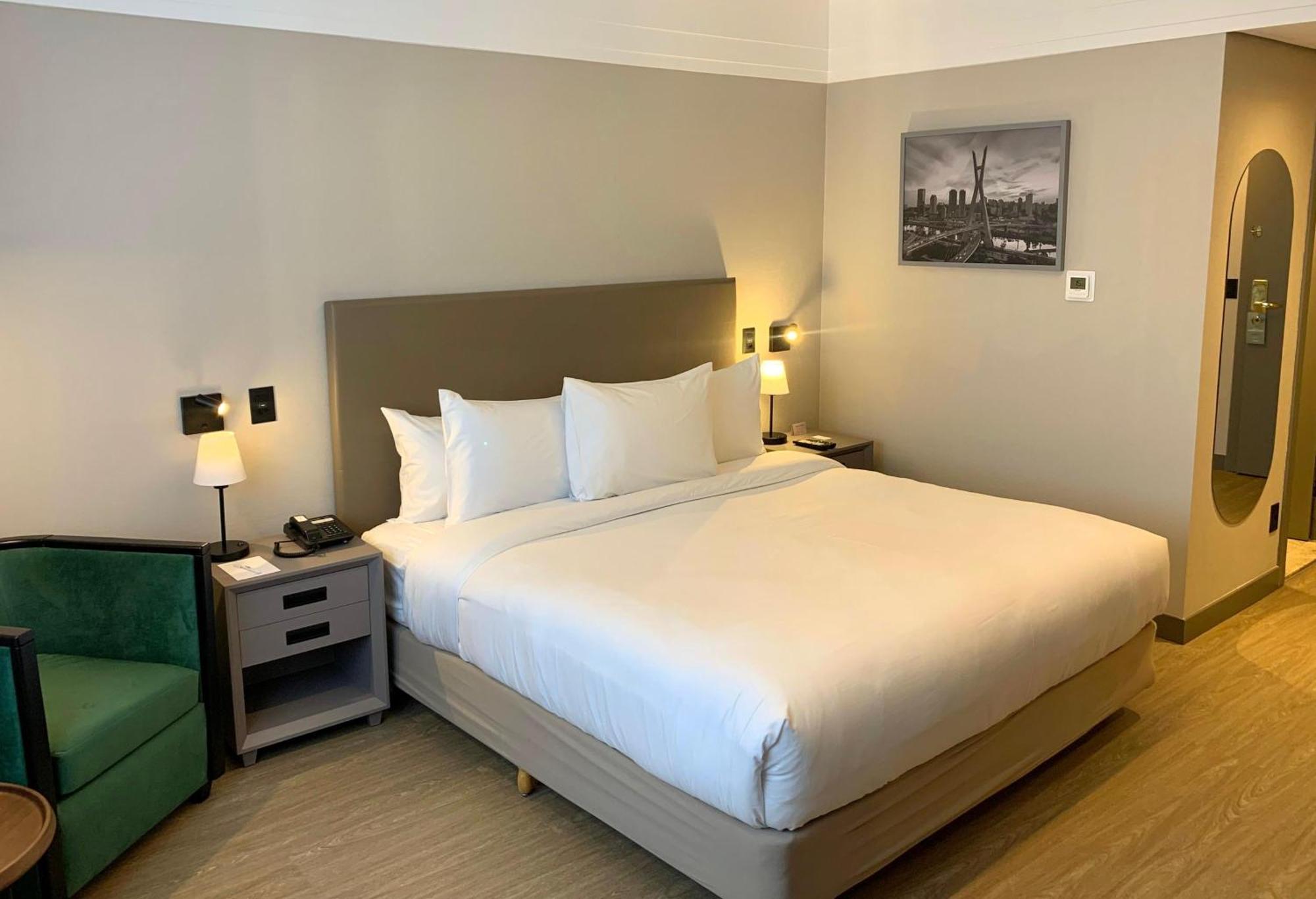 Radisson Alphaville Barueri Extérieur photo A room at the hotel