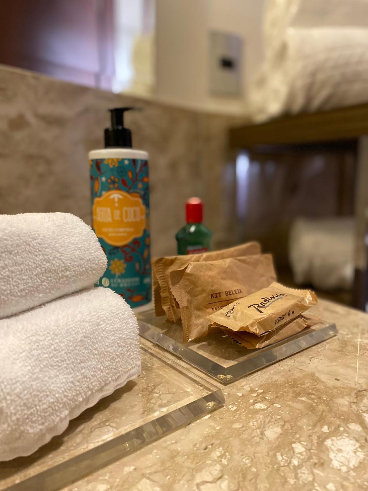 Radisson Alphaville Barueri Extérieur photo Soap and shampoo in a hotel bathroom