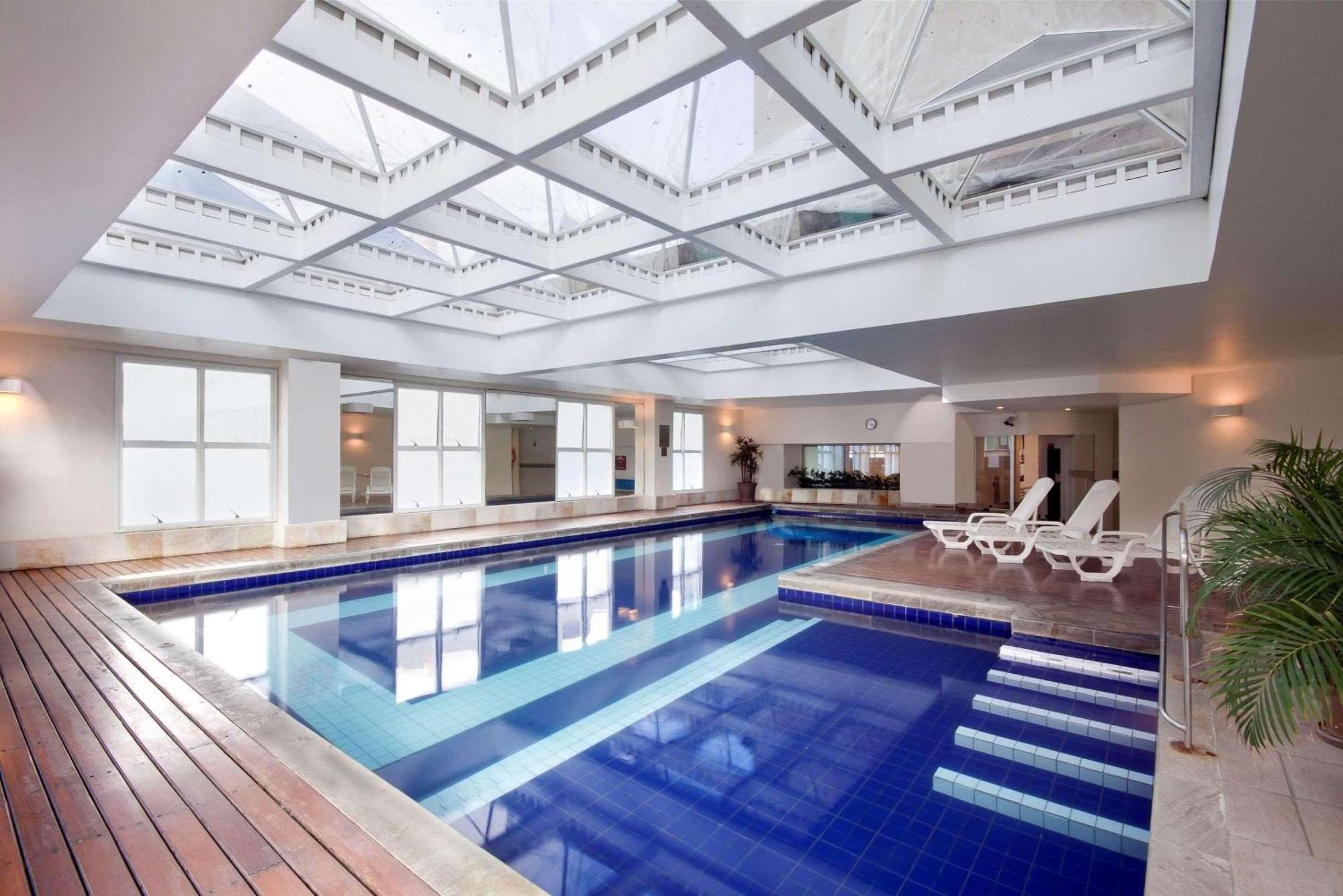 Radisson Alphaville Barueri Extérieur photo The pool at the hotel